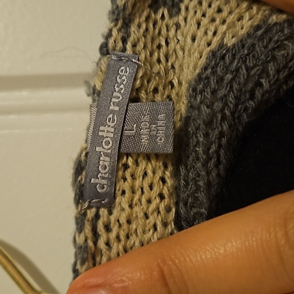 Aztec Print Knit Cardigan Size Large Grey and Beige - Picture 3 of 6